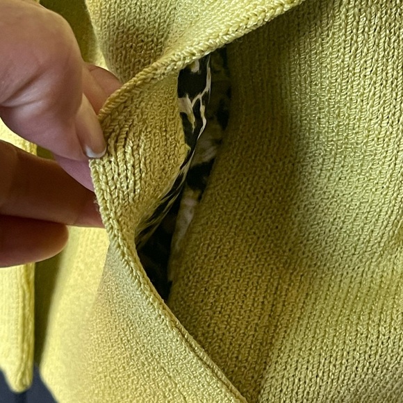 ST.JOHN COLLECTION Lime Green
Jacket with Animal Print Cuffs /skirt Size 8 - Picture 15 of 15